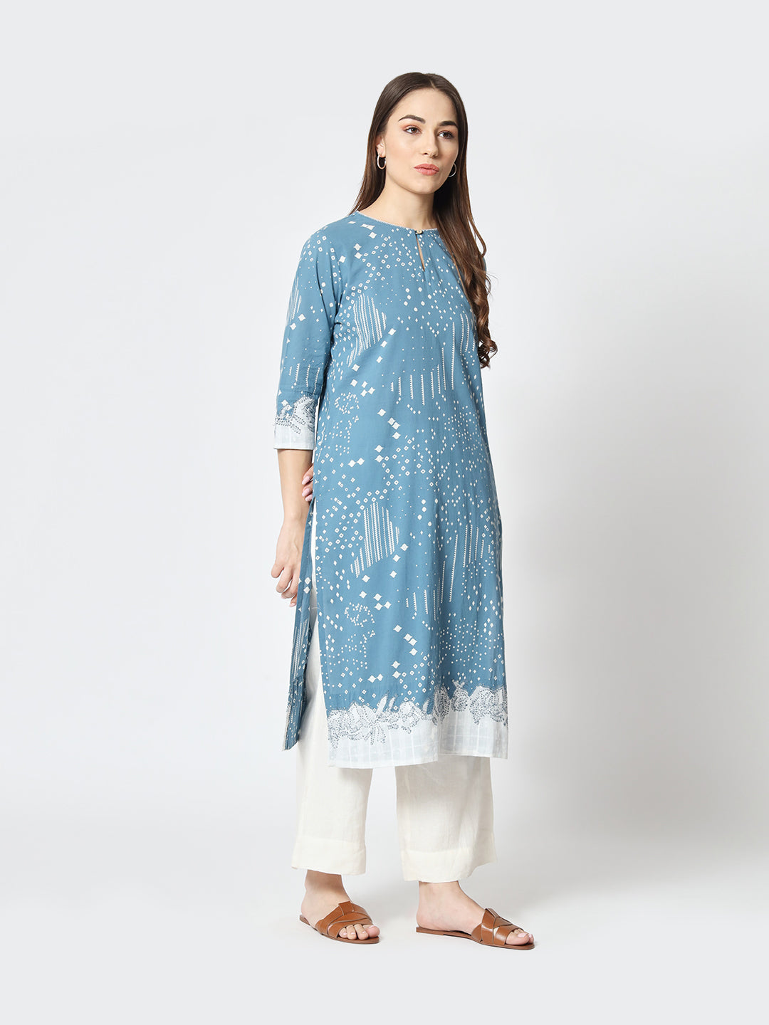 Embroidered 'Sitaare' Straight Kurta