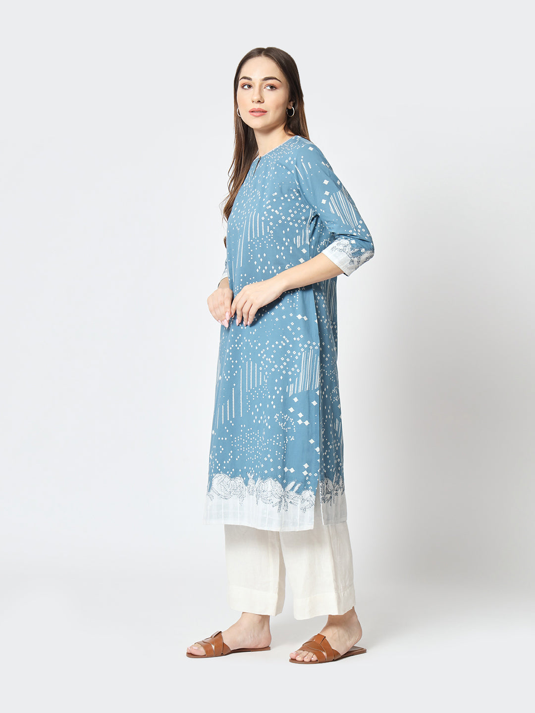 Embroidered 'Sitaare' Straight Kurta